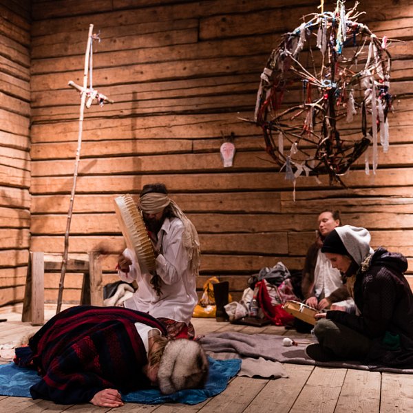 Shamanismia Taitokorttelissa. Kuva: Markus Korpi-Hallila