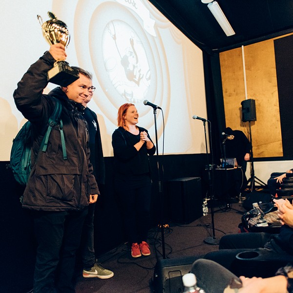 Mc Rontti saa HyväTyypit!-tunnustuspalkinnon. Kuva: Antti Pitkäjärvi