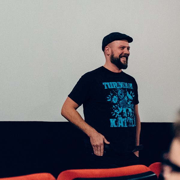 Mika Suvanto tarinoi HC Andersen elokuvasta. Kuva: Antti Pitkäjärvi