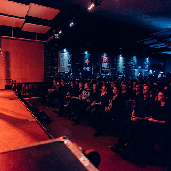 Kerubin Stand Up:ssa Ida Grönlund. Kuva: Antti Pitkäjärvi
