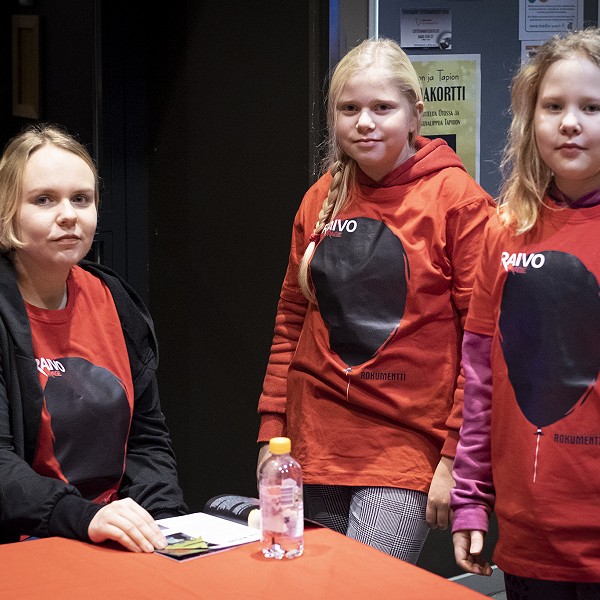 Suvi, Salli ja Jade aloittelivat sarkaansa Rokumentti-vapaaehtoisina. Kuva: Pasi Huttunen