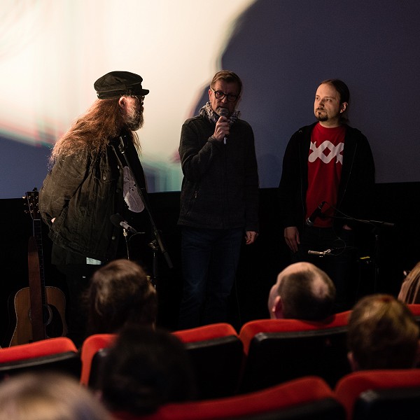 Mystinen metsätyömies -elokuvan ohjaaja Mikko Mattila ja Arto Pajukallio vastailivat kysymyksiin. Kuva: Markus Korpi-Hallila
